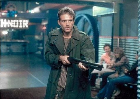 T1_Kyle_Reese_defends_Sarah.JPG.jpg